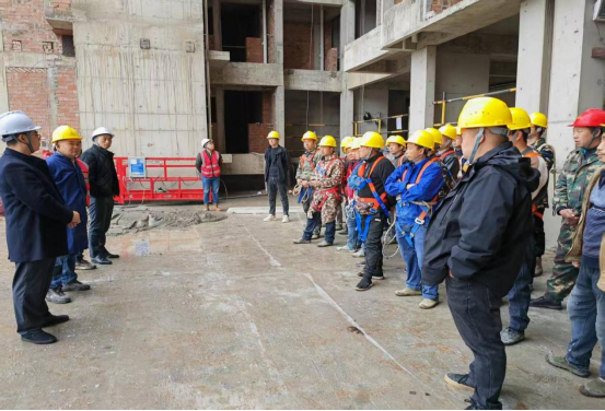 中国尊龙官方集团开展“施工吊篮使用及人员安全操作技能”培训会