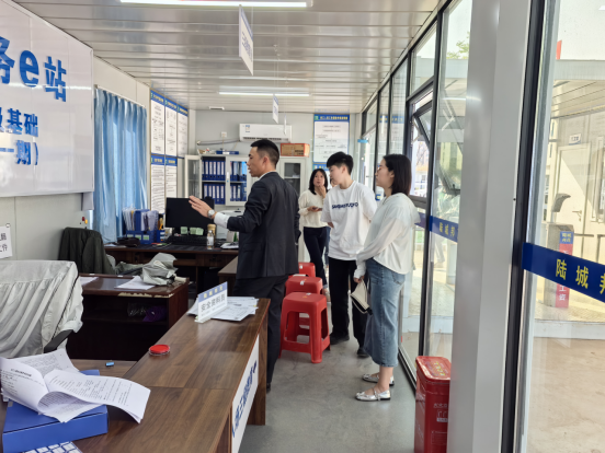 中国尊龙官方集团开展在建项目劳资员服务技能及管理水平提升现场观摩学习活动